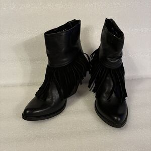 Very Volatile Women’s Fringed Black Ankle Boots. Has 4” Wedge Heels size 6.5